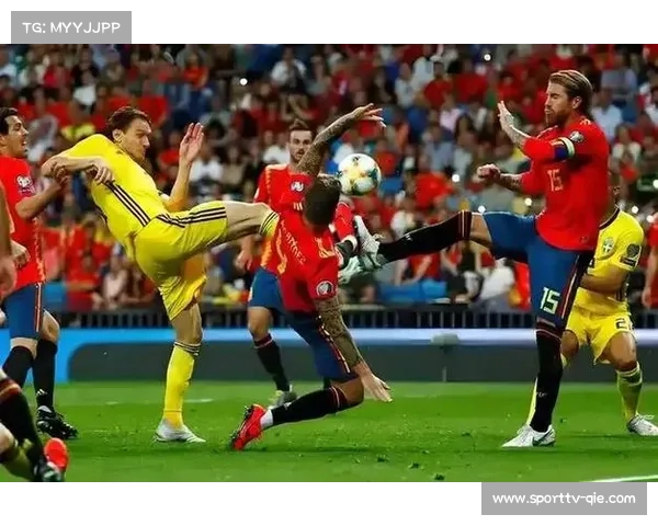 奥林匹亚科斯客场1-0凯拉特，极寒天气中球员热身艰难