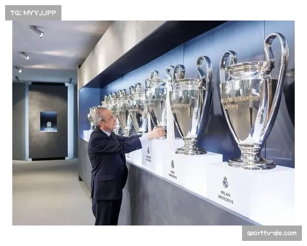 赛后通讯：皇马晋级后，弗洛伦蒂诺在包厢内与高层握手庆祝